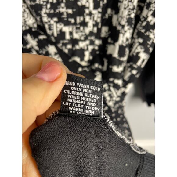 Premise Studio, Size 3X, Black & White Top, Asymmetrical Hem, Ombré Knit, EUC - Picture 4 of 6